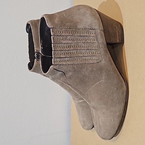 Aquatalia waterproof suede ankle boots - Picture 3 of 10